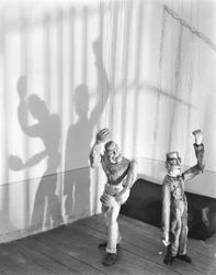 In de gevangeniscel, 1929